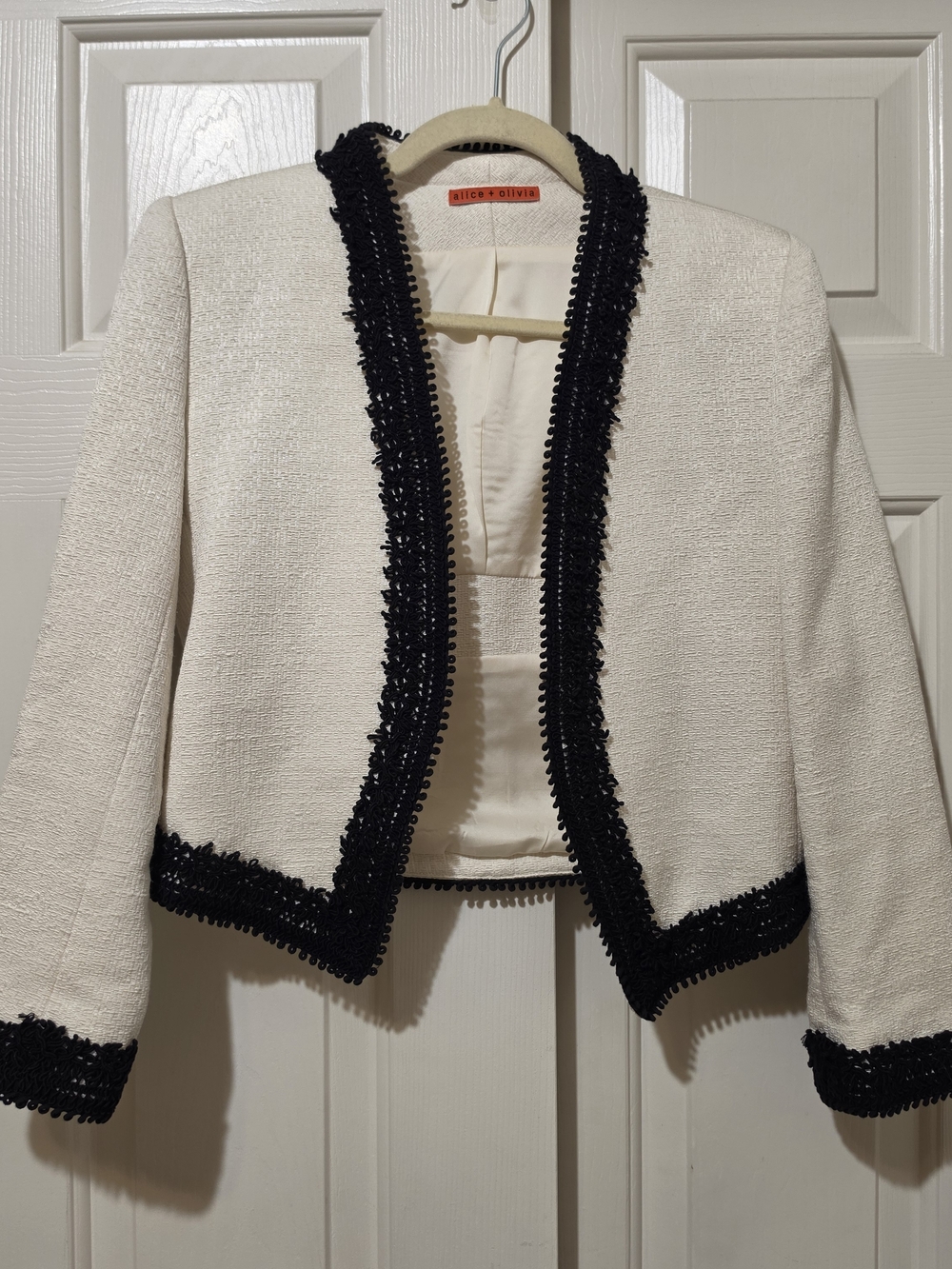 Alice + Olivia Cream Cropped Lady Jacket with Black Trim Accents Sz 4 Classic